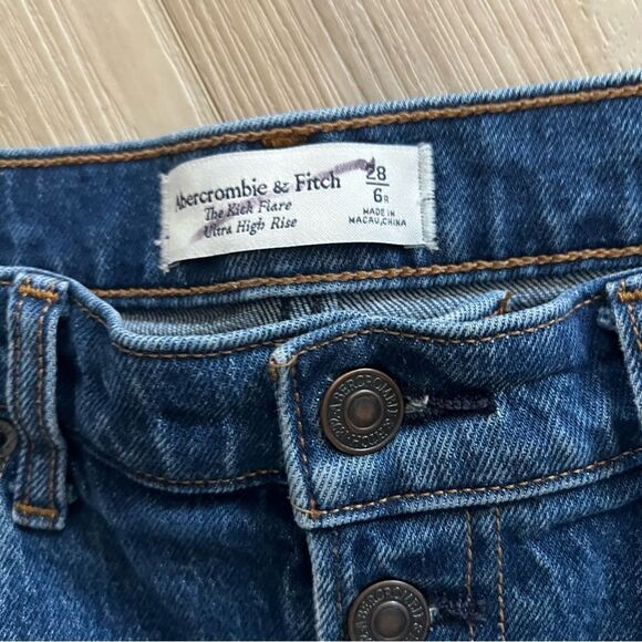 Abercrombie & Fitch Kick Flare Ultra High Rise denim distressed Jeans Size 6 - Picture 3 of 6